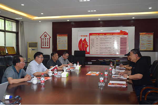 臨汾市市場監(jiān)督管理局局長、非公企業(yè)黨委書記張東紅<br>在科海集團(tuán)調(diào)研非公黨建工作